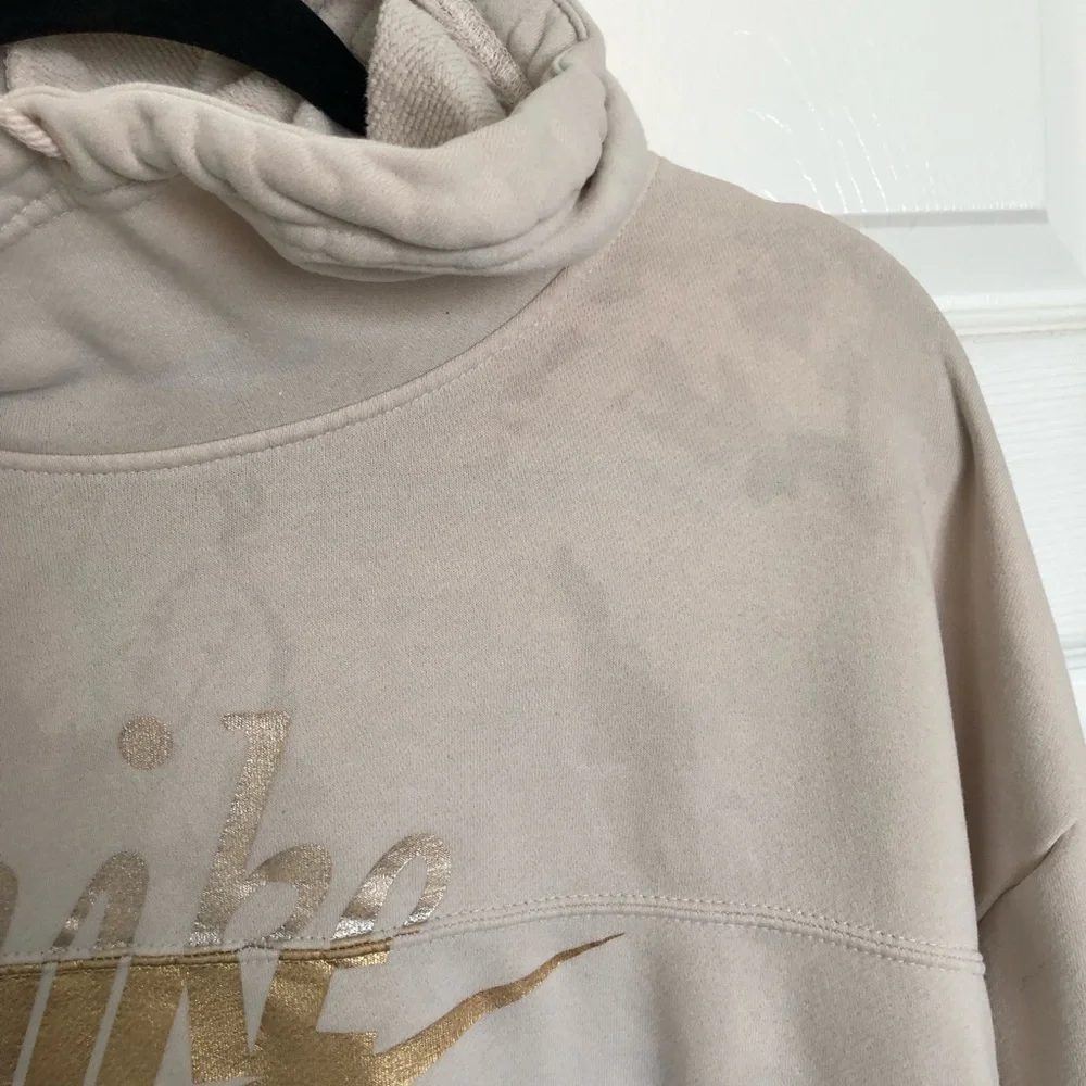 Tan and Metallic Nike Sportswear Clash Cropped Hoodie in Guava Ice Size L